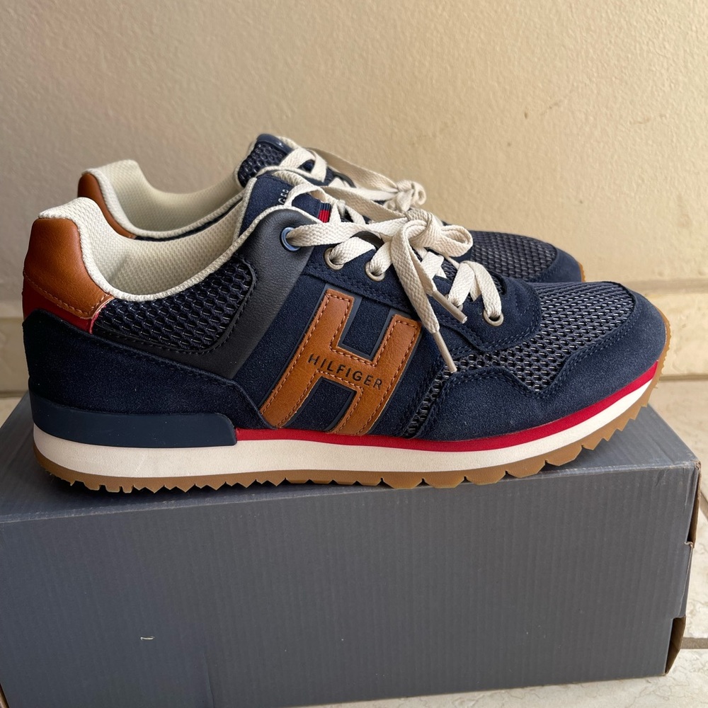 Tommy Hilfiger shoes size 10!!!!